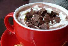 Кога зимата ви тропа на врата, поканете ја на топло чоколадо – рецепт што ќе ве одушевува цела сезона