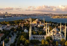 Кобен инцидент ја крена турската полиција на нозе: Мајка и две деца, починаа од труење со храна во Истанбул – истрагата е засилена, уапсени се уште три лица