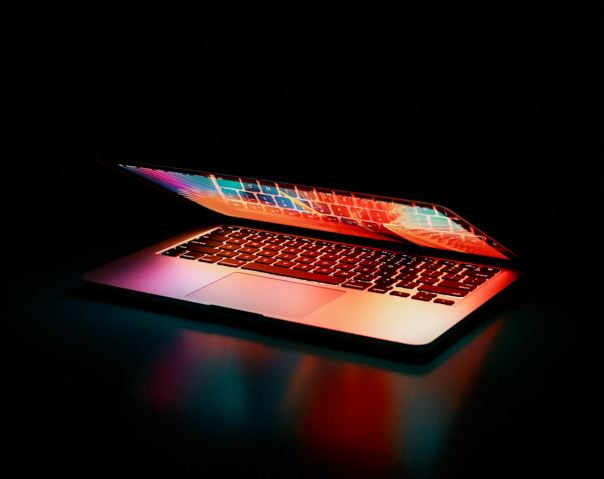 internet lap top pexels-pixabay-159304