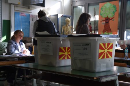 ДИК: Излезеноста до 13 часот е 18,05 отсто, помала е во споредба со првиот круг