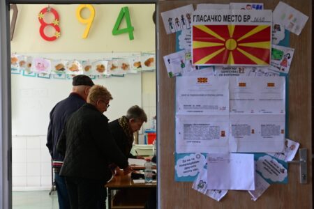 Македонија гласа во вториот круг од локалните избори за градоначалници во 32 општини и Градот Скопје