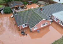 Бурата Клаудија ги поплави Велика Британија и Ирска (ВИДЕО)