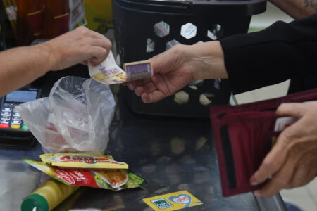 Цените растат затоа што на трговците им се може