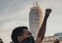 Постепено укинување на фосилните горива и целосен премин на обновливи извори!