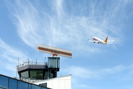 Метеоролошки феномен спречи 7 авиони да слетаат на скопскиот аеродром