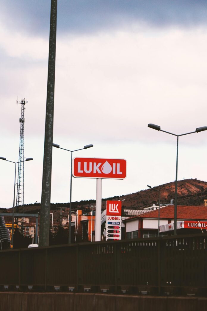 lukoil pexels-ffurkanddemirbas-13377858