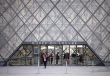 Управата на Лувр удира по џебот на посетителите кои не се од ЕУ: Влезниците поскапи за 45 отсто
