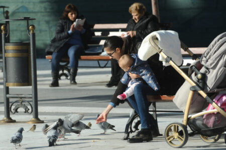 Родилиштата тивки, статистиката алармантна: Бела чума ја пустоши Македонија, за девет месеци исчезнал еден град колку Дојран!