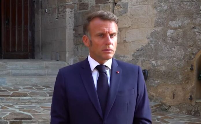 makron-krop-avgust-696x432-1