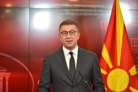 Платата на македонскиот премиер е 155 000 илјади денари