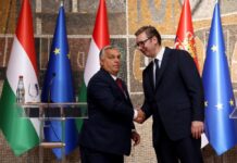 Орбан му пружа рака на Вучиќ
