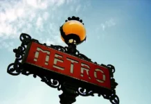 Традиционалните хартиени билети за париското метро заминуваат во историјата