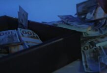 Британците тврдат дека откриле мрежа за перење пари вредна милијарди долари: „Купиле и банка“