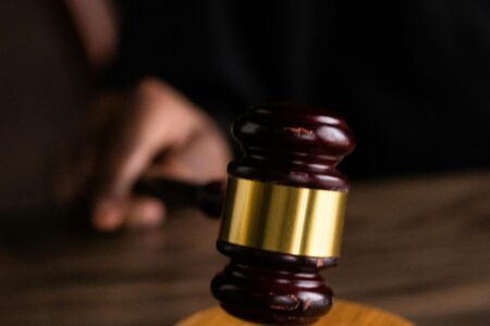 Премиерот ќе го одврзе ќесето за правосудството, но ќе го брои секој денар, па дури и за тоалет