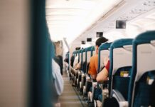 Хаос на лет на „Рајанер“: Пијан патник одбивал да седне за време на слетувањето, авионот морал да кружи на аеродромот во Бристол/видео