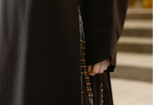 Лажен поп вршел погребни обреди на гробиштата во Ѓорче Петров и Волково