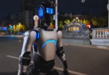 Кинески хуманоиден робот помина 100 километри за три дена/ВИДЕО