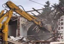 Орце Ѓорѓиевски ги урива сите дивоградби што узурпираат јавен простор (ВИДЕО)