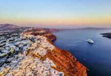 Научниците открија што ја предизвика серијата земјотреси на Санторини