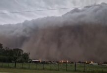 Силна бура погоди дел од западниот регион на Буенос Аиерес: Се шири како густ ѕид од облаци со голема брзина кон исток/видео