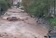 По обилните и ненадејни дождови во текот на ноќта, Будва осамна под вода – поплавени десетици автомобили паркирани во суво речно корито