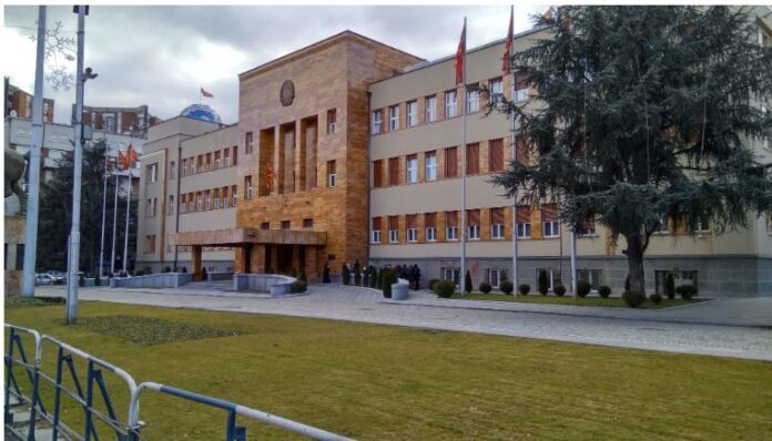 sobranie-nadvor-zgrada-696x398 (1)