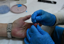 Кога мажот конечно реши да оди на лекар-системот му вели: почекај!