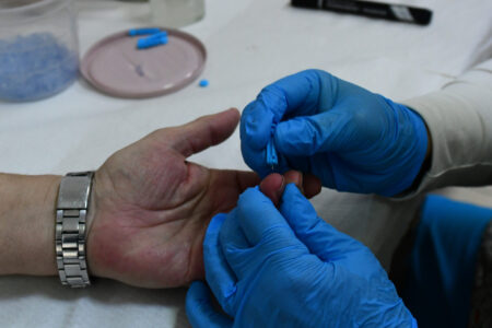 Кога мажот конечно реши да оди на лекар-системот му вели: почекај!