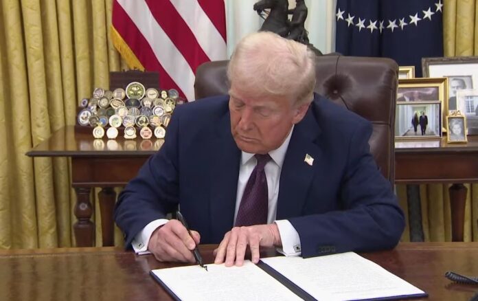 tramp potpisuva krop