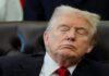 Спие, се досадува или е под лекарства? Снимка од Трамп со затворени очи среде состанок во Белата куќа ги „запали“ мрежите/ВИДЕО