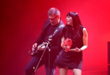 „Врати на имагинација“ на групата „Ареа“ отсвирен во „СЦ Јане Сандански“: Ружица Брчиоска пренесе рок-енергија и порака со свежина без рок на траење /ФОТОГАЛЕРИЈА