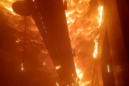 Како почна? Сведоштво на очевидец кој прв го забележал и пријавил пожарот што ја проголта зградата на „Вјесник“/ВИДЕО