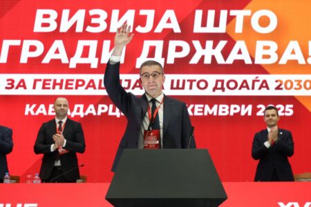 Трет мандат за Мицкоски – лидерска визија или партиска транзиција? – Аналитичарите за пораките на лидерот на ВМРО-ДПМНЕ од конгресната говорница
