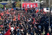 ФОТО: Со албански знамиња и обележја на ОВК започна собирот организиран од ДУИ