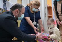 Малите пациенти добија подароци и пакетчиња