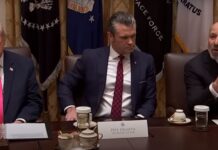 Заспива на состаноци, зборува за мигранти, па вели дека ветерниците ги полудуваат китовите: Каквa е менталната способност на Трамп?