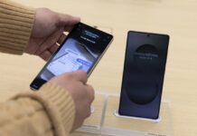 Запленети 500 лажни телефони на Samsung