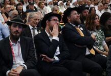 Австралија го одбележува Денот на сеќавање на нападот на плажата Бонди