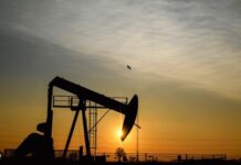 Нафтата на пат да постигне најголем годишен пад од 2020 година