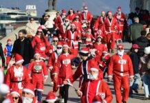 Во форма за Нова Година: Традиционална, 11-та Дедомразовска трка на плоштад „Македонија“/ФОТОГАЛЕРИЈА