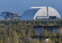 Нарушена структурата за ограничување на зрачењето по ударот од дрон: Саркофагот на нуклеарната централа во Чернобил ги губи безбедносните функции