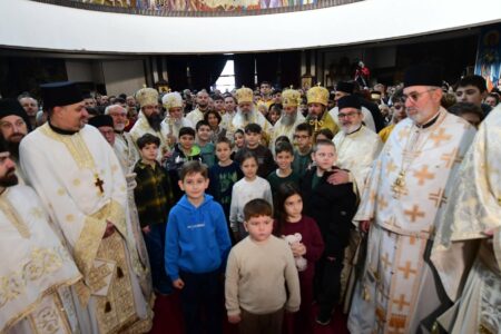 Прослава на празникот на заштитникот на Македонската Православна Црква Свети Климент во Соборниот храм во Скопје/ФОТО