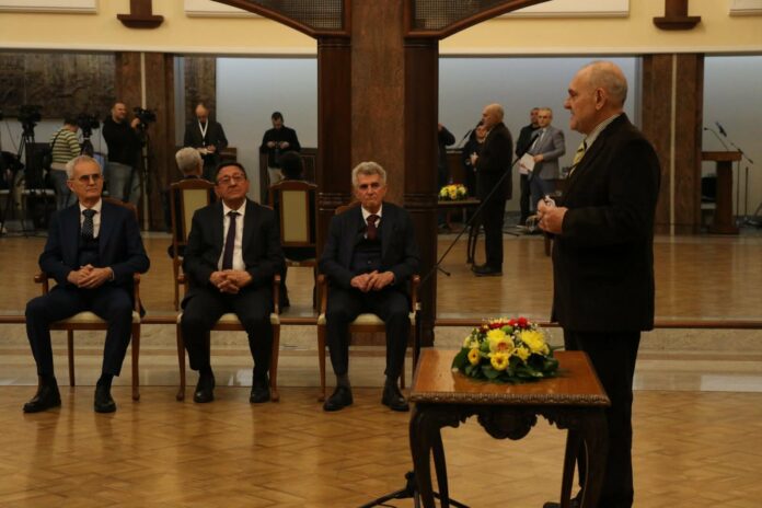 ad69fee2-4dff-4d04-974a-740ba26a5f17