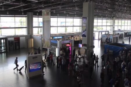 Маглата го отежнува авиосообраќајот на скопскиот аеродром, откажани и одложени повеќе летови