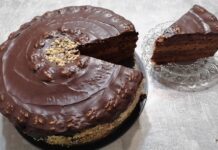 Св. Никола е на прагот, изненадете ги гостите со најбараниот десерт: Посна чоколадна торта полна со фил, се јаде со сласт