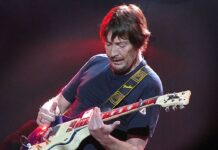 Почина британскиот рок и блуз кантавтор Крис Риа