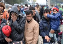 ВЛАСТА И ОПОЗИЦИЈАТА СЕ ПРЕПУКУВААТ – МАРШРУТАТА СИ ВРВИ: Мицкоски и Филипче во мигрантска војна, дома шверцот го водат и странски државјани