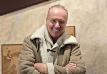 Дарио: Уживам во овие празнични денови…..пеејќи ја мојата најнова балада, „Ковчег со злато“