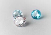 Двајца сиромашни пријатели во Индија пронашле дијамант: „Конечно можеме да ги омажиме нашите сестри“