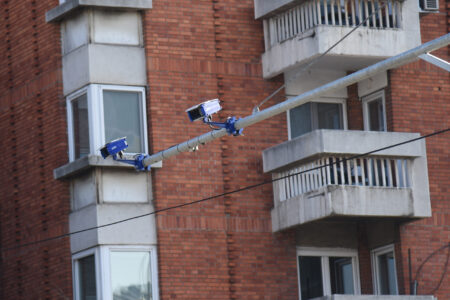„Безбеден град“ стартува на 1 февруари 2026 – возачите предупредуваат на технички пропусти пред казните да станат важечки